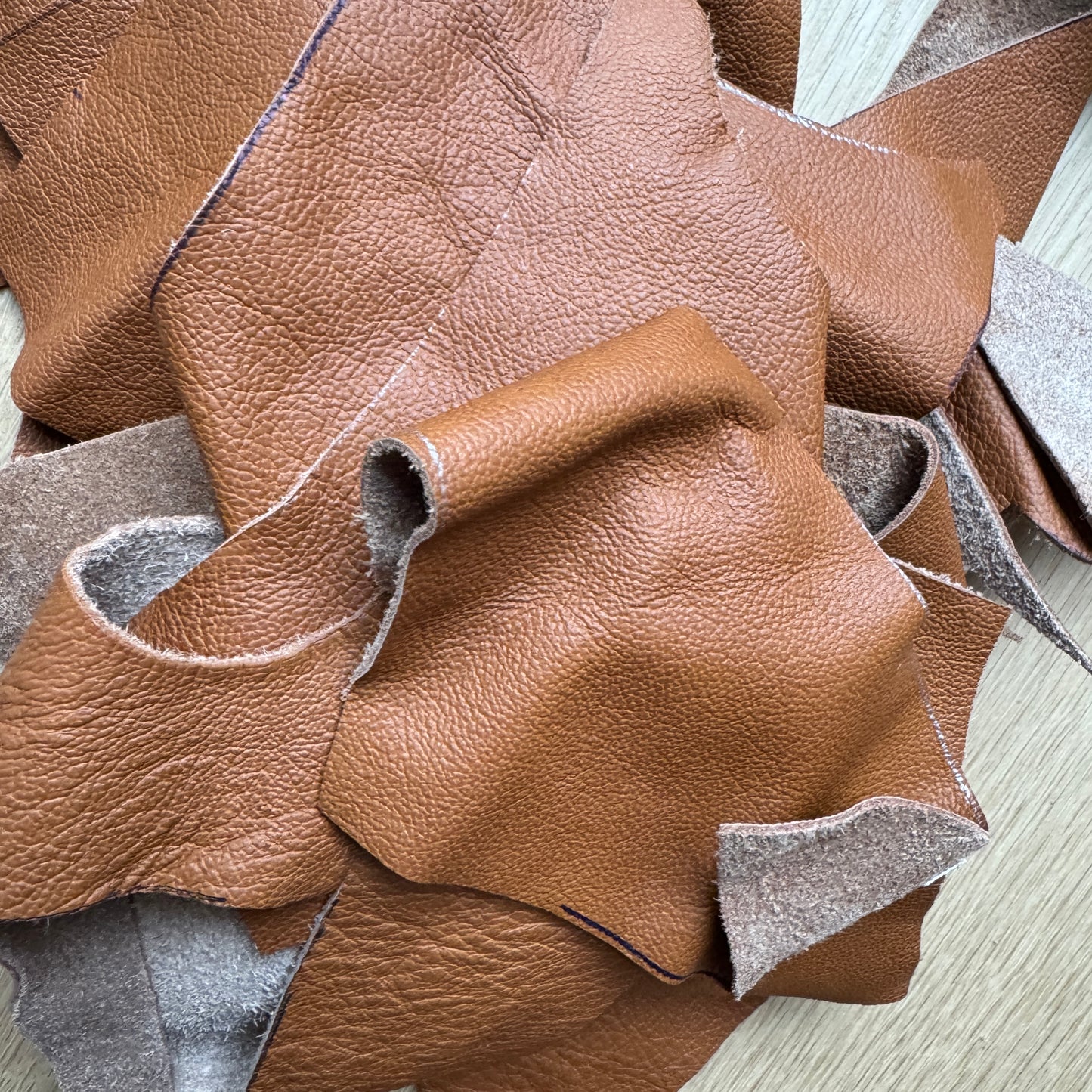 Skindrester cognac mellem